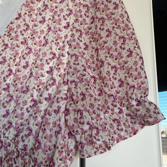 She+Sky pink floral sheer lined ruched waist v-neck boutique dress, Medium - Picture 4 of 8